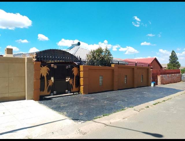3 BEDROOM HOUSE FOR SALE IN LENASIA SOUTH